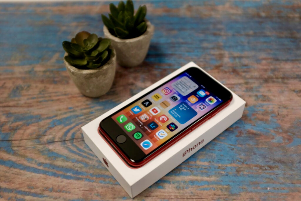 L'iPhone SE 2022 et sa boîte