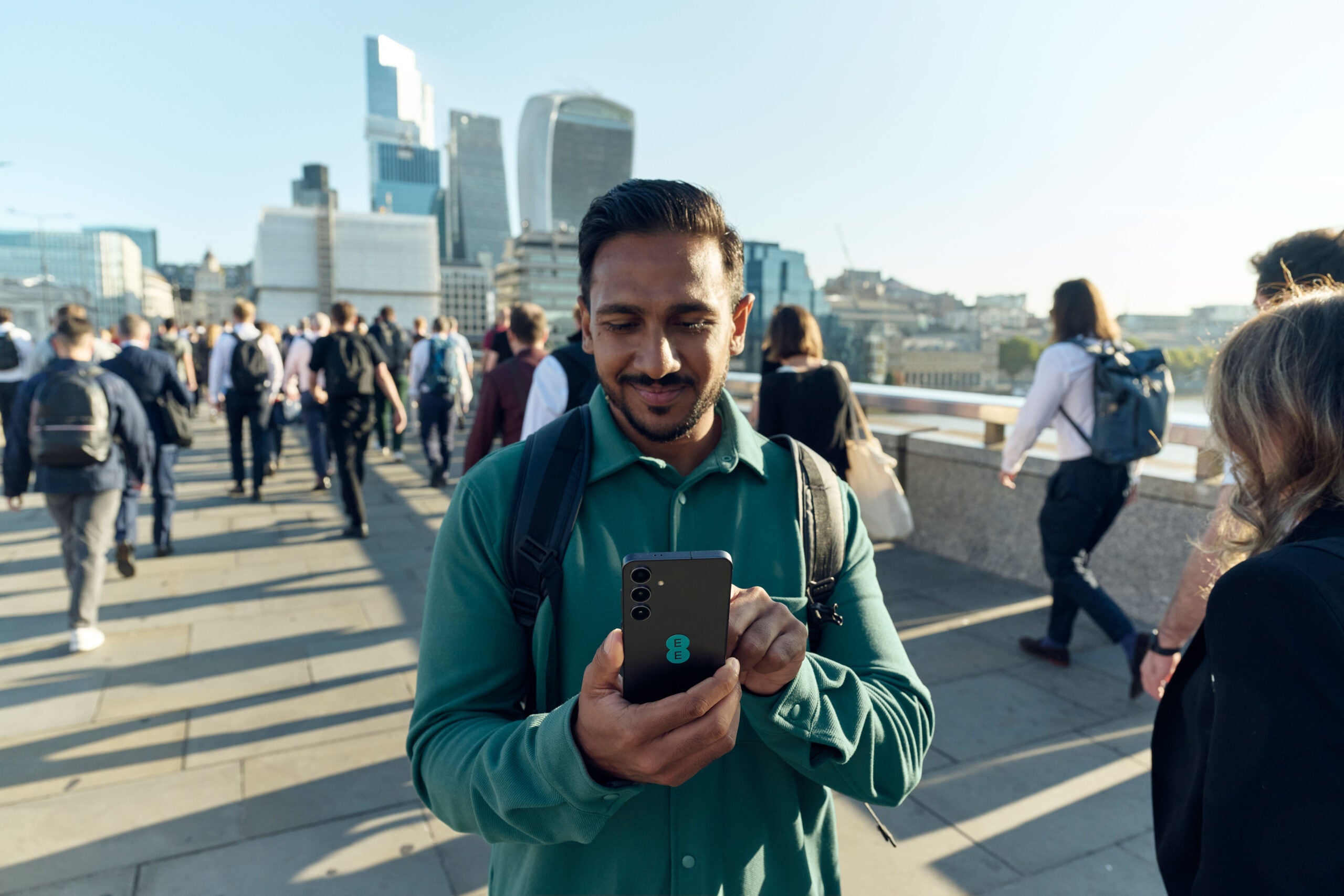 1725546970 EE annonce un reseau 5G autonome et un routeur Wi Fi