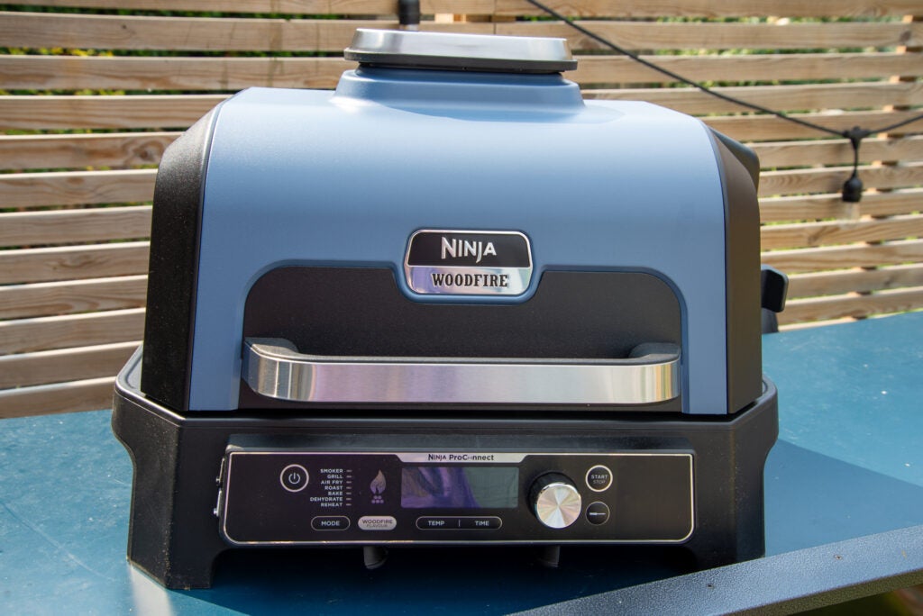 Barbecue électrique et fumoir Ninja Woodfire Pro Connect XL