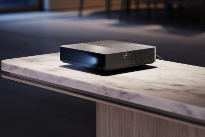1727169872 Le We Beam de Loewe est un projecteur portable intelligent