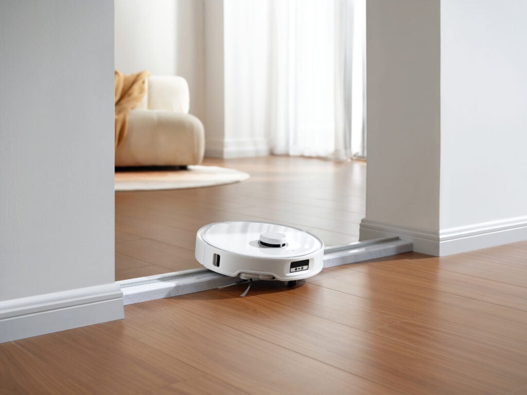 Photo de presse de l'escalade du Roborock Qrevo Curv