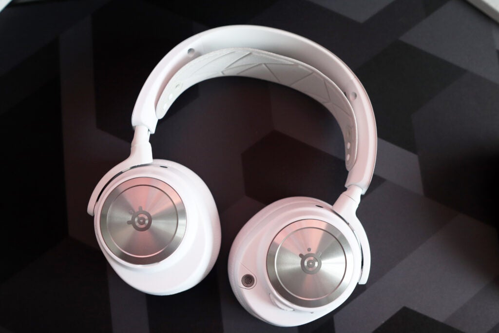 Profil posé à plat - SteelSeries Arctis Nova Pro sans fil blanc