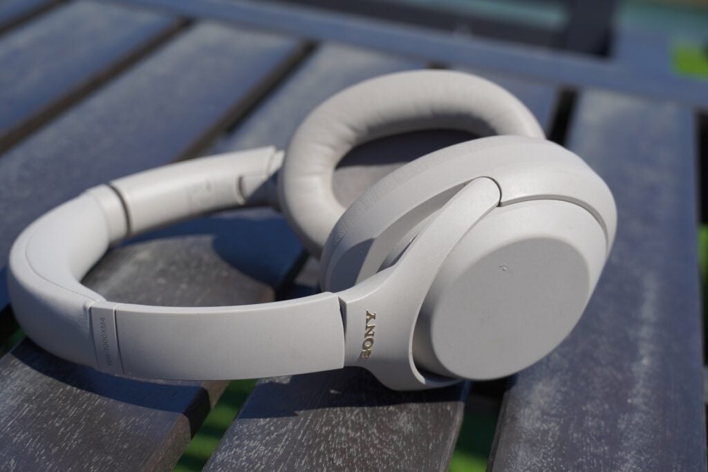 Sony WH-1000XM4 de côté