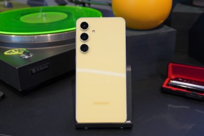 Vite le Galaxy S24 FE est desormais livre avec un