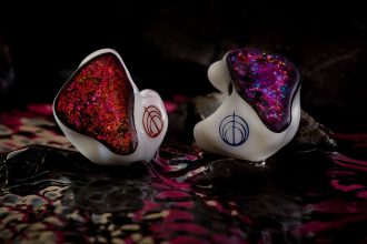 1737980661 Les IEM personnalises de Dark Matter sont des ecouteurs dune