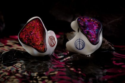 1737980661 Les IEM personnalises de Dark Matter sont des ecouteurs dune