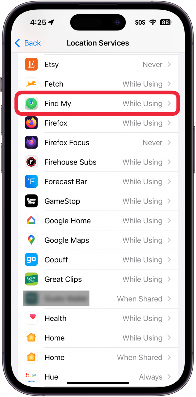 Paramètres des services de localisation iPhone avec une boîte rouge autour de trouver mon