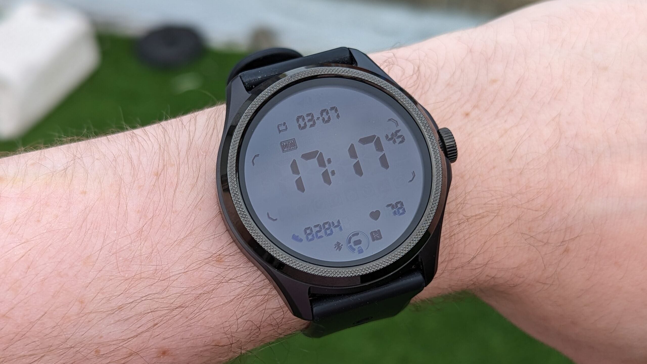 1742864434 Lune de nos smartwatches preferees a chute a son