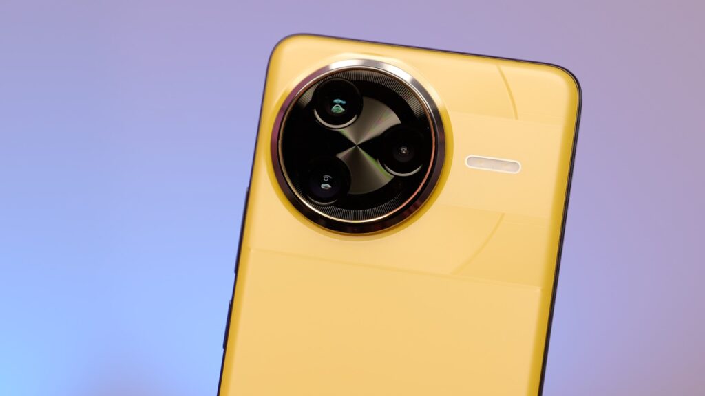 POCO F7 Ultra - Gros plan à la main