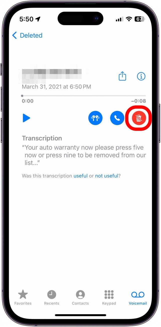 Message de messagerie vocale iPhone avec bouton undelete encerclé en rouge