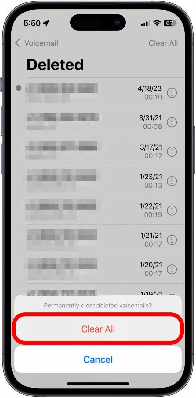Liste des messages vocaux supprimés iPhone avec le bouton de confirmation Effacer tout en rouge en rouge
