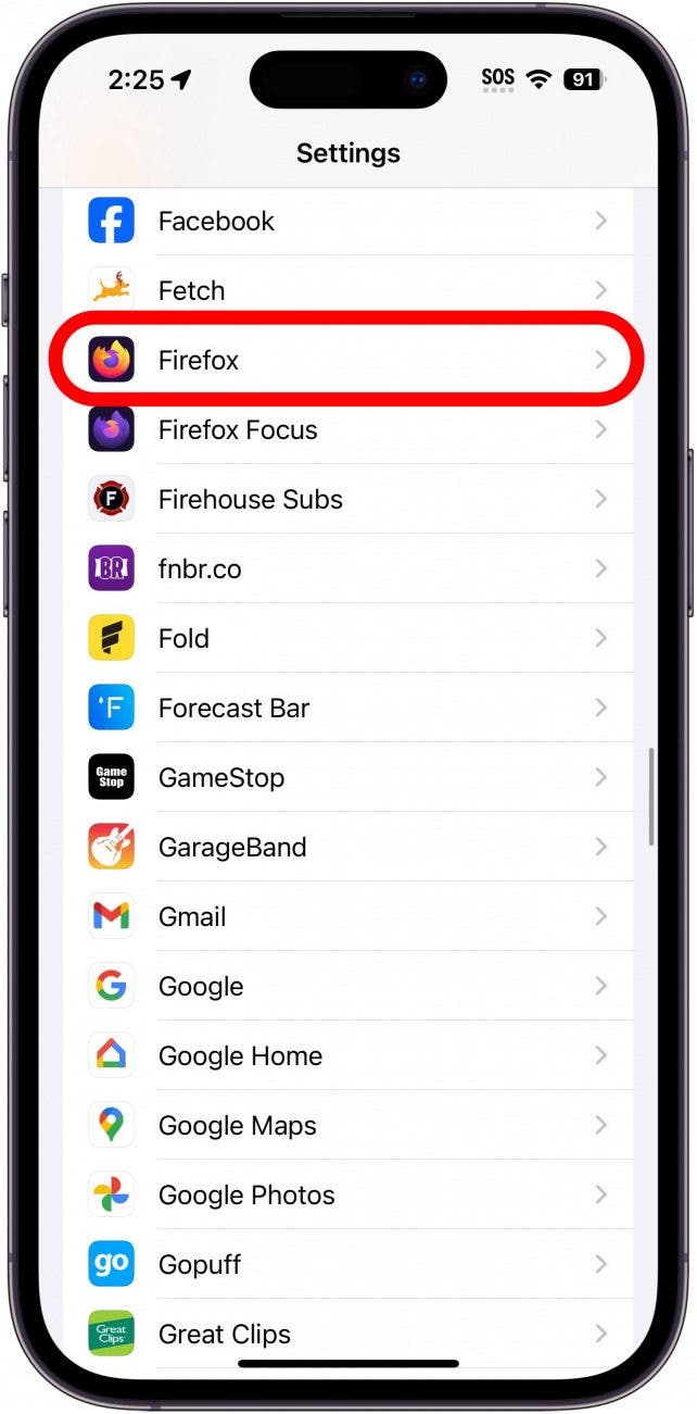 Application Paramètres iPhone affichant une liste d'applications installées avec une boîte rouge autour de Firefox