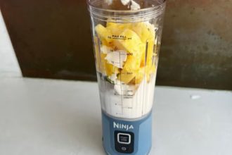 Faites des smoothies en deplacement avec le melangeur portable a