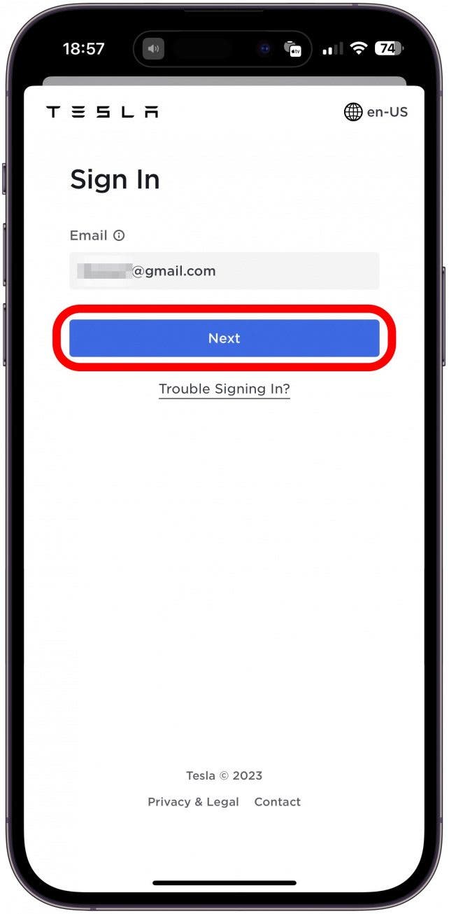 Entrez l'e-mail à votre compte Tesla, appuyez sur Suivant.
