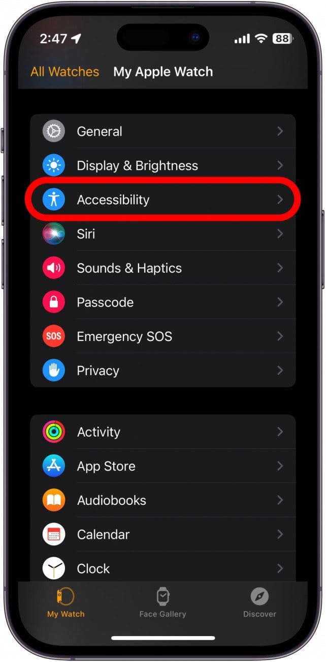 Application de montre iPhone avec une option d'accessibilité entourée en rouge