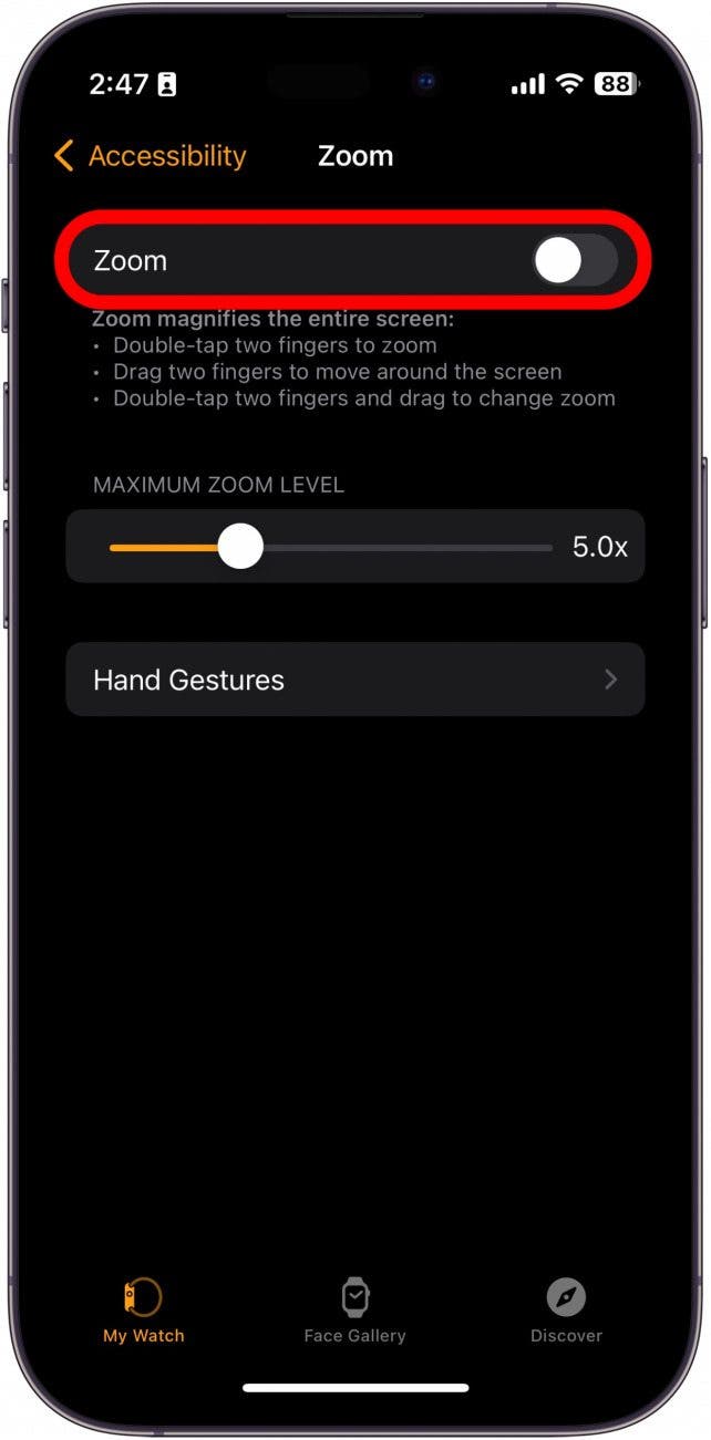 Paramètres de zoom de l'application iPhone Watch avec cercle rouge autour d'une bascule grise pour l'activation et la désactivation du zoom