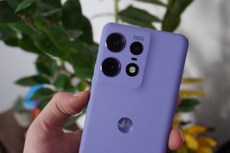 Ce telephone Motorola peut facturer en 20 minutes et cest