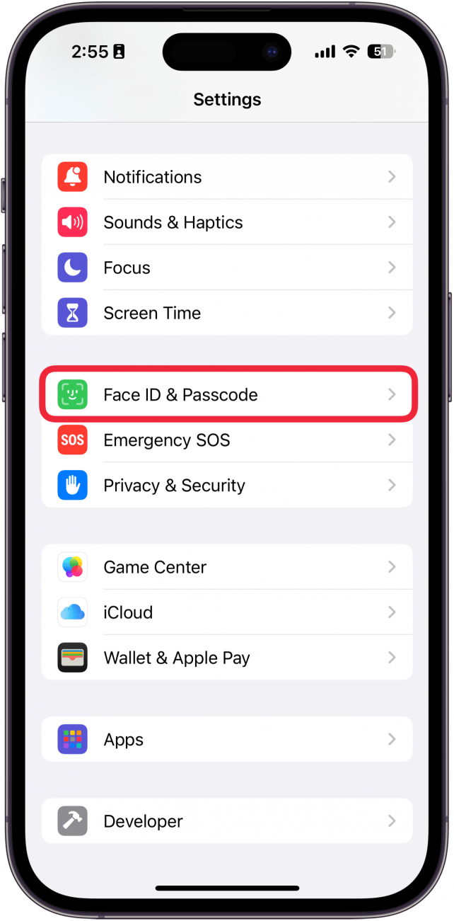 Paramètres de l'iPhone avec une boîte rouge autour de l'ID de visage et du code d'accès