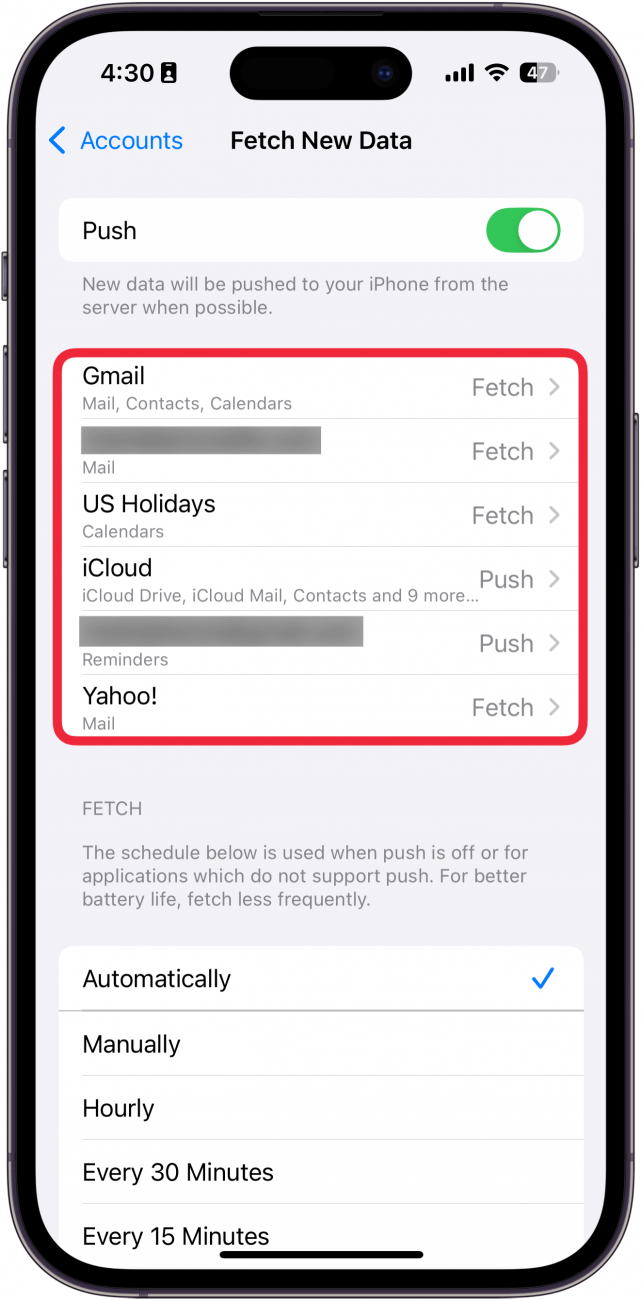 Paramètres de récupération de messagerie iPhone avec des comptes encerclé en rouge