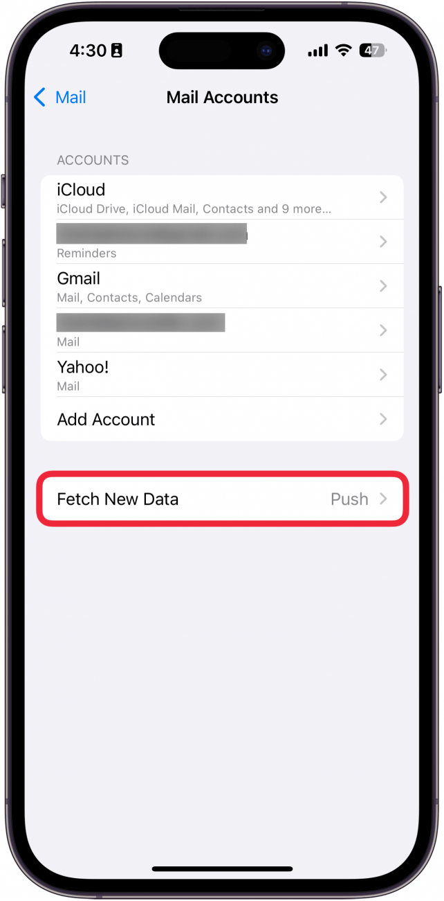Paramètres des comptes de messagerie iPhone avec une boîte rouge autour de la recherche de nouvelles données