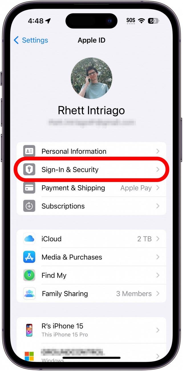 Paramètres d'identification Apple iPhone avec une boîte rouge autour de la connexion et de l'option de sécurité