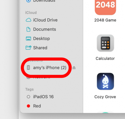 MacOS Finder avec une boîte rouge autour "iPhone d'Amy" dans la barre latérale