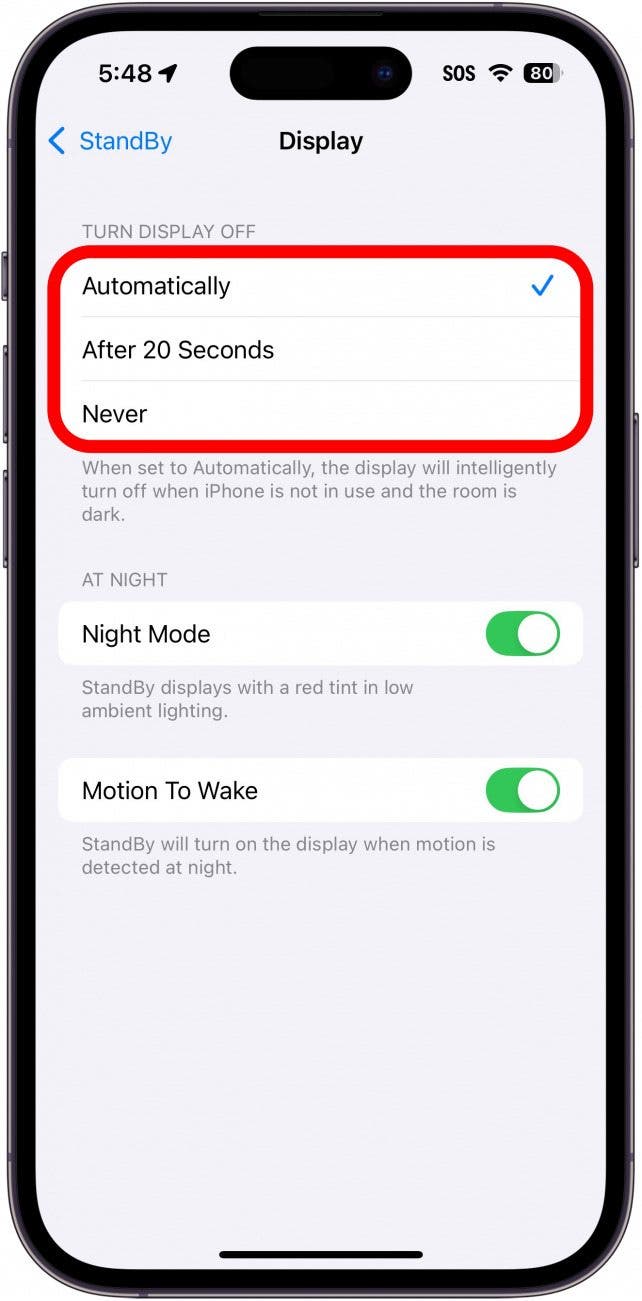 Paramètres d'affichage de veille iPhone avec une boîte rouge autour des options d'affichage désactivées