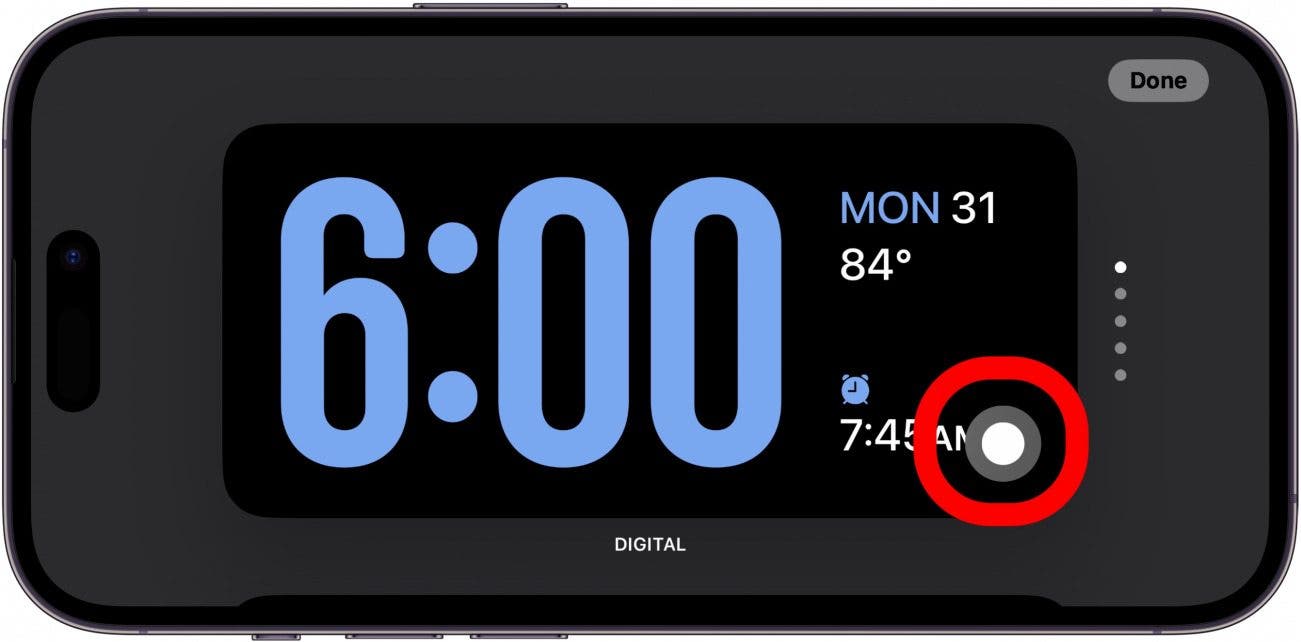 Écran de l'horloge de veille iPhone avec une icône de couleur d'horloge encerclé en rouge