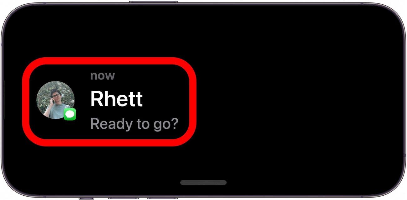Le mode de veille iPhone affichant une notification texte de Rhett en lisant: "Prêt à partir?"