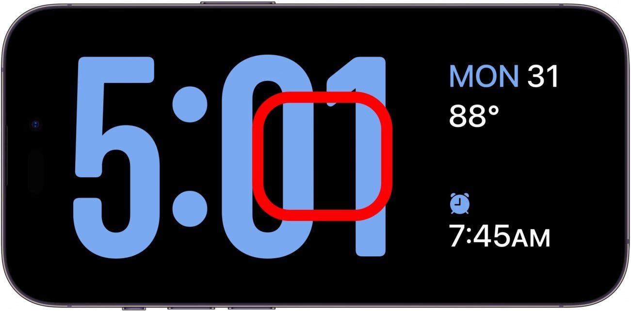 Écran de l'horloge de veille de l'iPhone avec boîte rouge au centre de l'écran, indiquant appuyer sur et maintenir sur l'écran