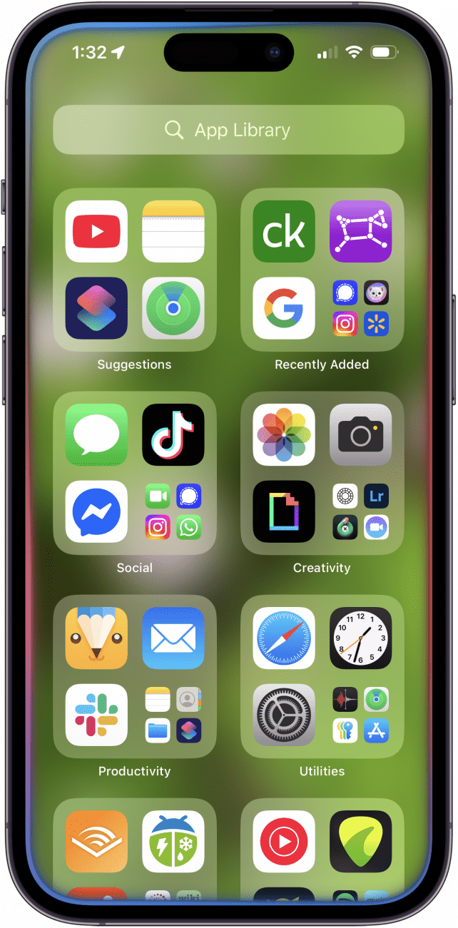 Siri ouvert sur l'écran de l'iPhone Siri ouvert sur l'écran de l'iPhone