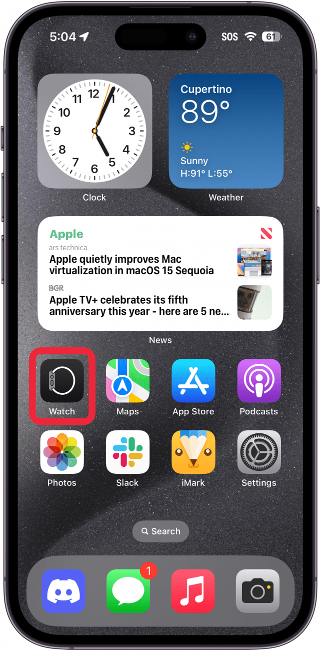 Écran d'accueil de l'iPhone avec une boîte rouge autour de l'application Watch