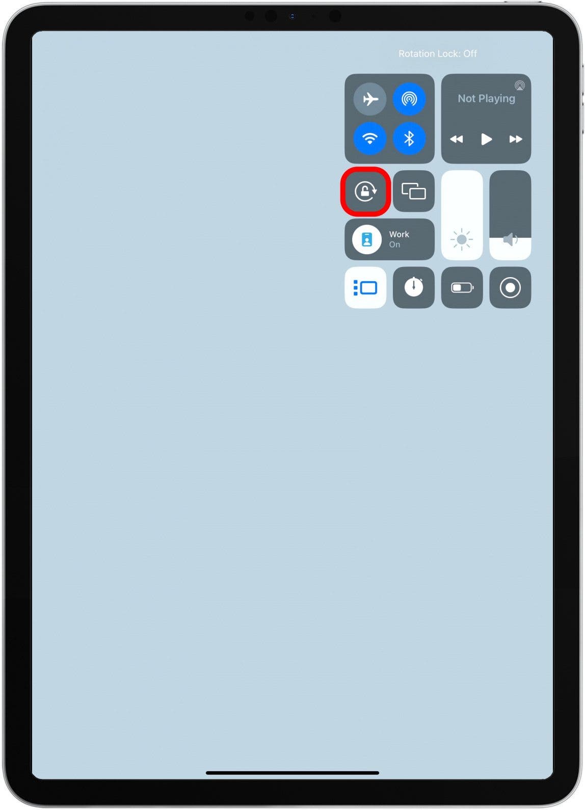 Le verrou d'orientation du portrait est le bouton avec la flèche ronde avec le verrou à l'intérieur. Il sera gris lorsqu'il sera handicapé. Cela signifie que votre iPad tourne automatiquement en fonction de la façon dont vous le tenez.