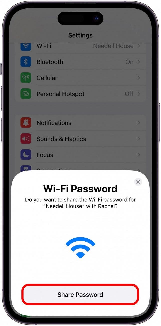 C'est à ce moment que vous recevrez une notification demandant si vous souhaitez partager le mot de passe Wi-Fi. Appuyez simplement sur le mot de passe partager.