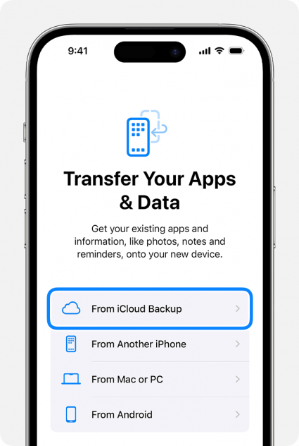 L'iPhone a configuré un écran incitant l'utilisateur à transférer ses données et ses applications, avec une boîte bleue autour de l'option étiquetée, "De la sauvegarde iCloud"