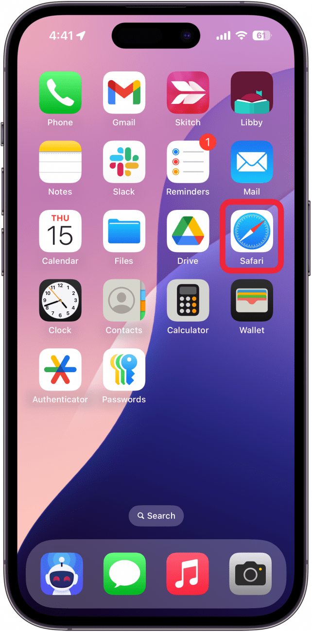 Écran d'accueil de l'iPhone avec une boîte rouge autour de Safari