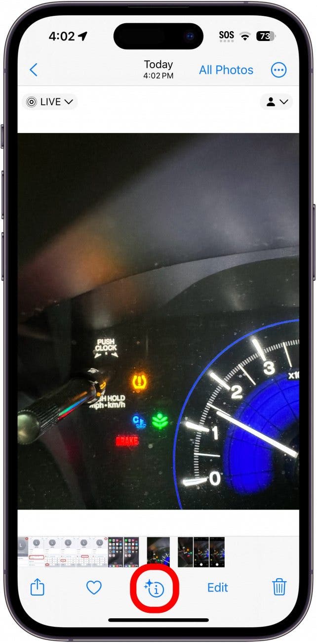 Application de photos iPhone avec une boîte rouge autour de l'icône d'informations