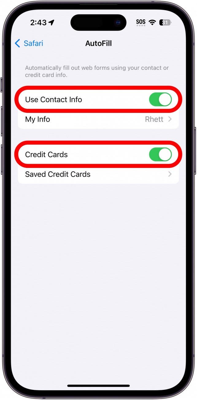 Paramètres d'iPhone Safari Autofofill avec utilisation des informations de contact pour basculer et les cartes de crédit basculées en rouge