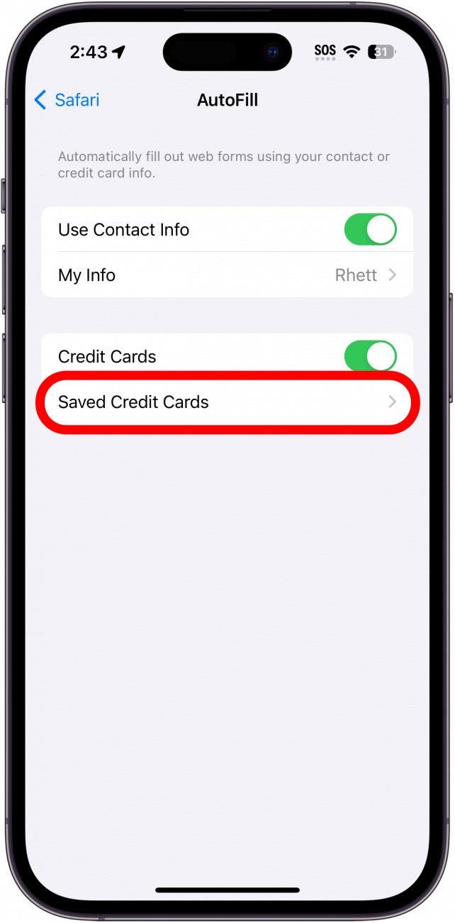 Paramètres de l'iPhone Safari Autofof avec des cartes de crédit enregistrées entourées en rouge