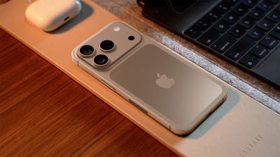 iPhone 17 Pro sur le bureau centré 1
