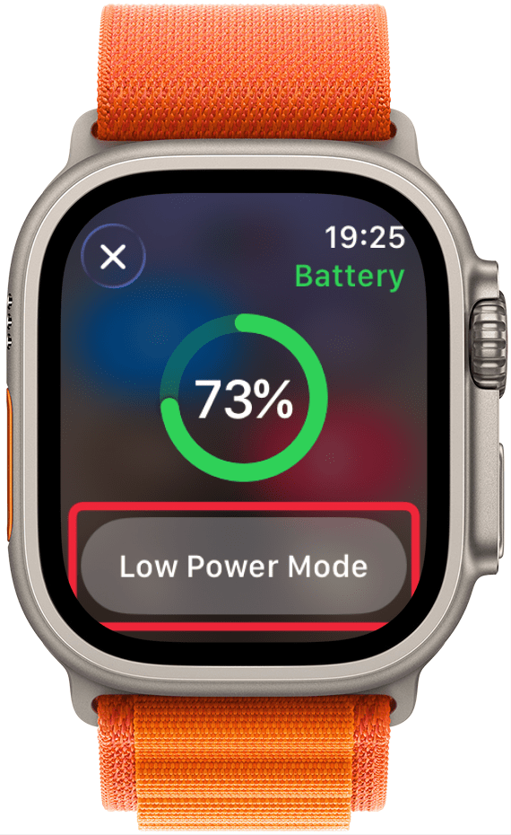 Lorsque vous appuyez sur le pourcentage de batterie, vous pouvez voir un compteur de batterie circulaire avec le pourcentage au milieu. Vous pouvez également activer le mode faible puissance sur votre Apple Watch à partir de cet écran.