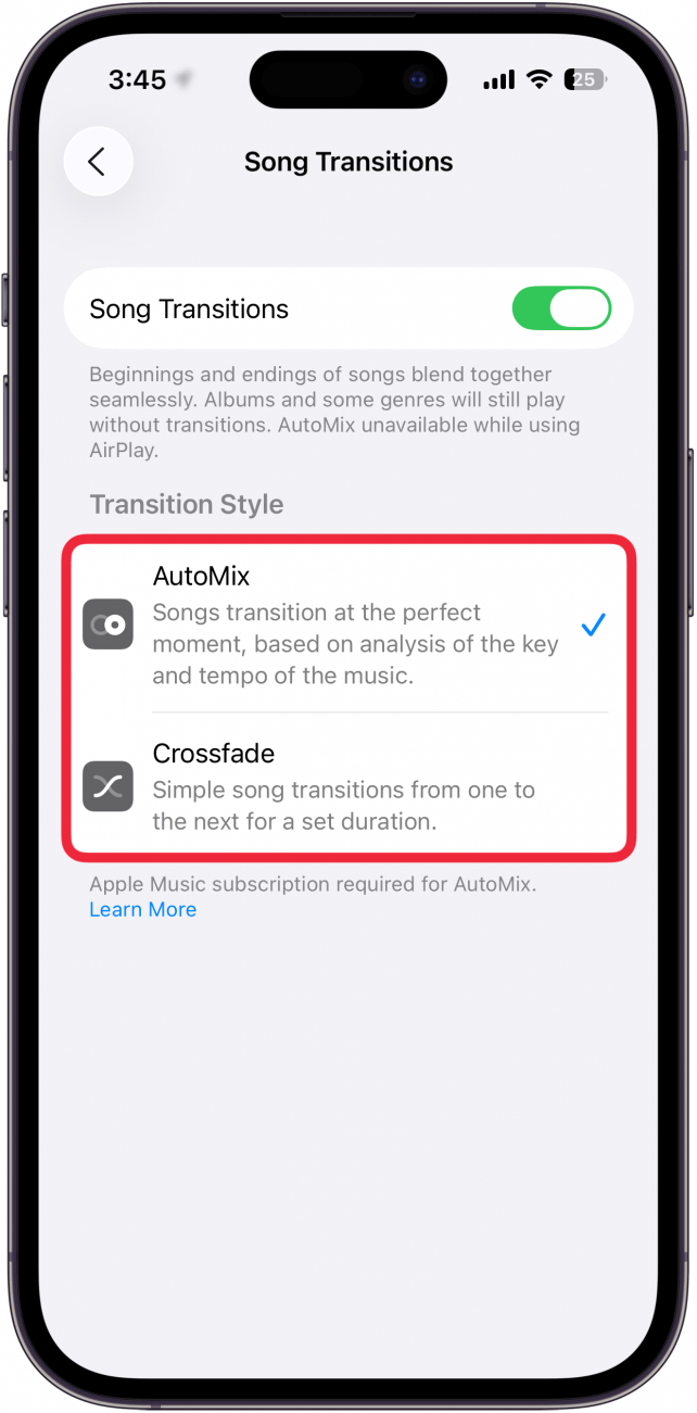 Une capture d'écran des transitions de chansons de l'application de musique iPhone avec une boîte rouge autour des options Automix et Crossfade