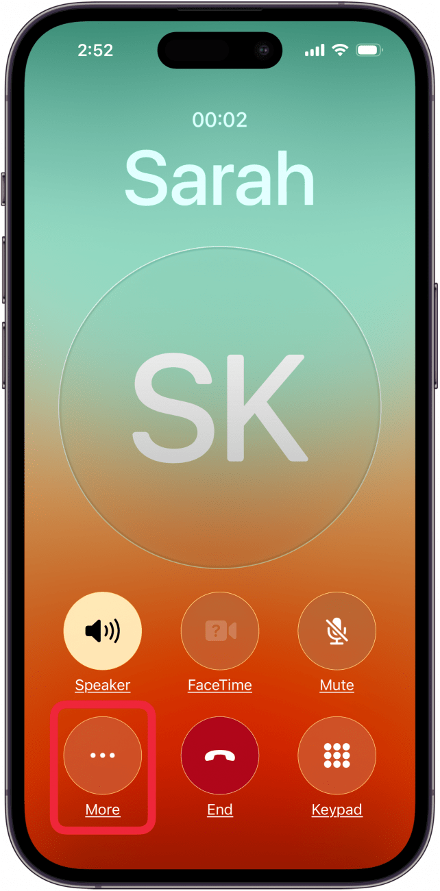 Appuyez sur l'icône la plus pour afficher l'option d'enregistrement des appels Apple Appuyez sur l'icône la plus pour afficher l'option d'enregistrement des appels Apple