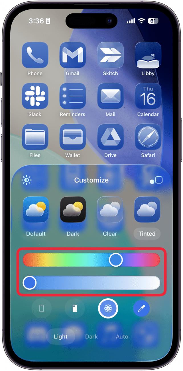 Menu de personnalisation de la teinte de l'application de l'écran d'accueil de l'iPhone avec un cadre rouge autour des curseurs de couleur