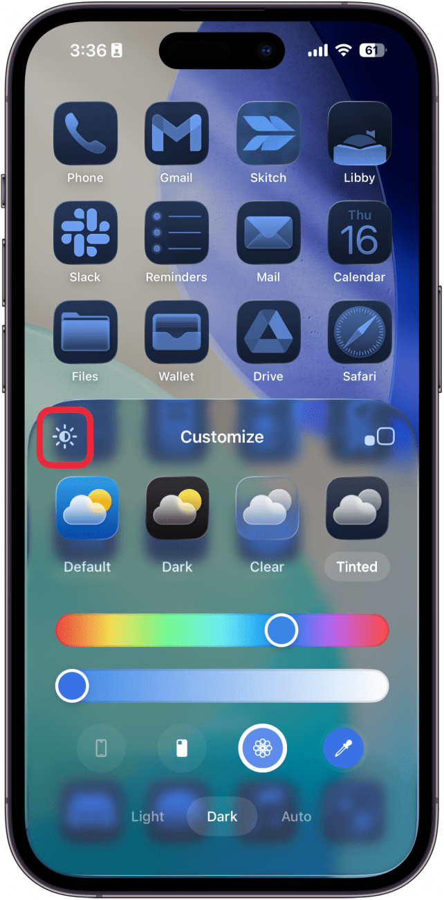 Menu de personnalisation de la teinte de l'application de l'écran d'accueil de l'iPhone avec un cadre rouge autour de l'icône du soleil