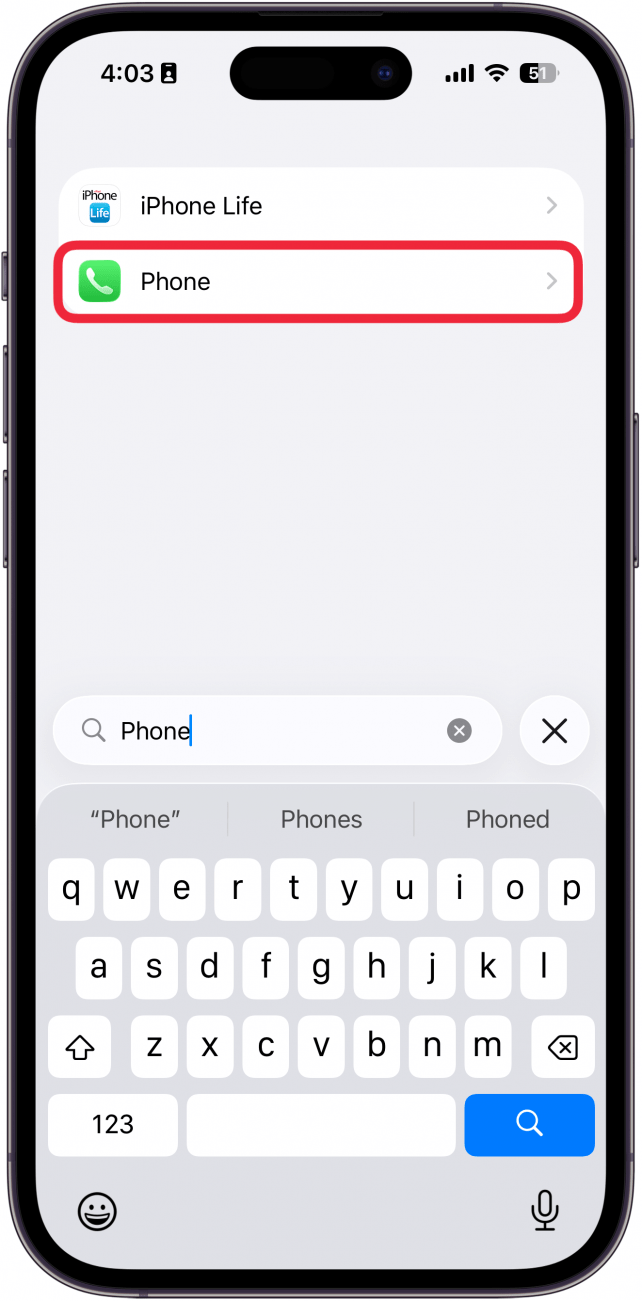 une capture d'écran de la liste des applications dans les paramètres de l'iPhone avec un cadre rouge autour de l'application du téléphone