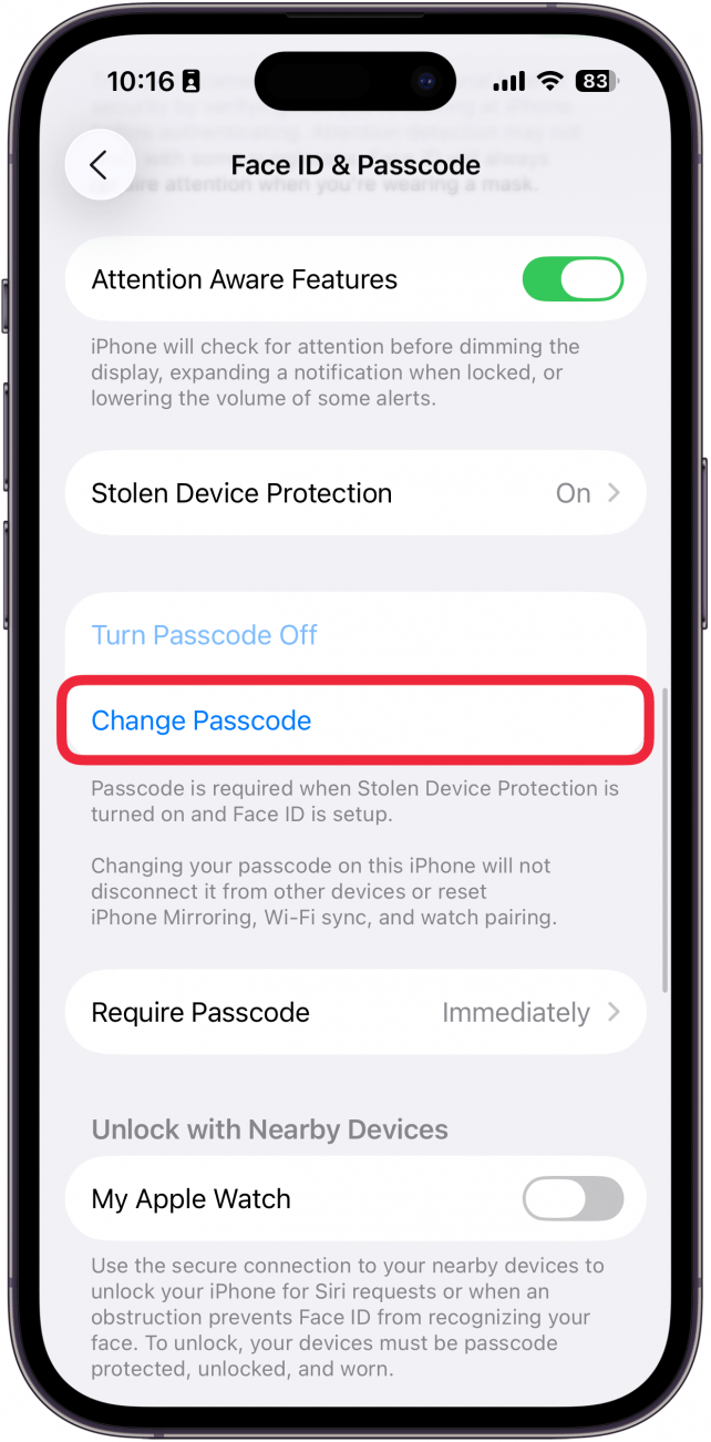 une capture d'écran des paramètres du code d'accès de l'iPhone avec un cadre rouge autour du changement de code d'accès