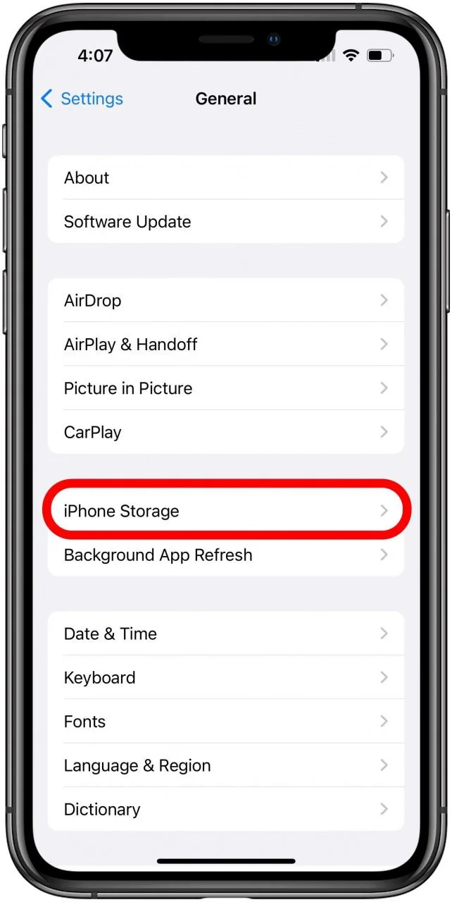 Écran Paramètres généraux avec l'option de stockage iPhone marquée