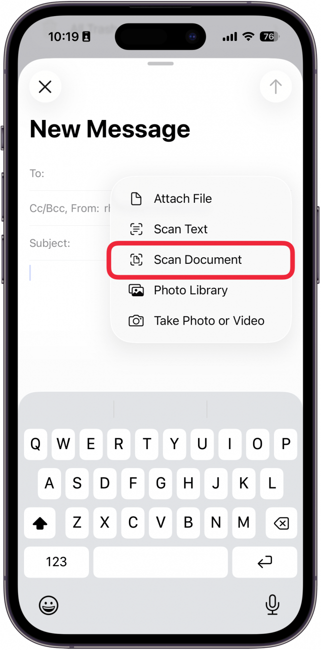 une capture d'écran du nouvel écran de courrier électronique sur iPhone avec un cadre rouge autour du document numérisé