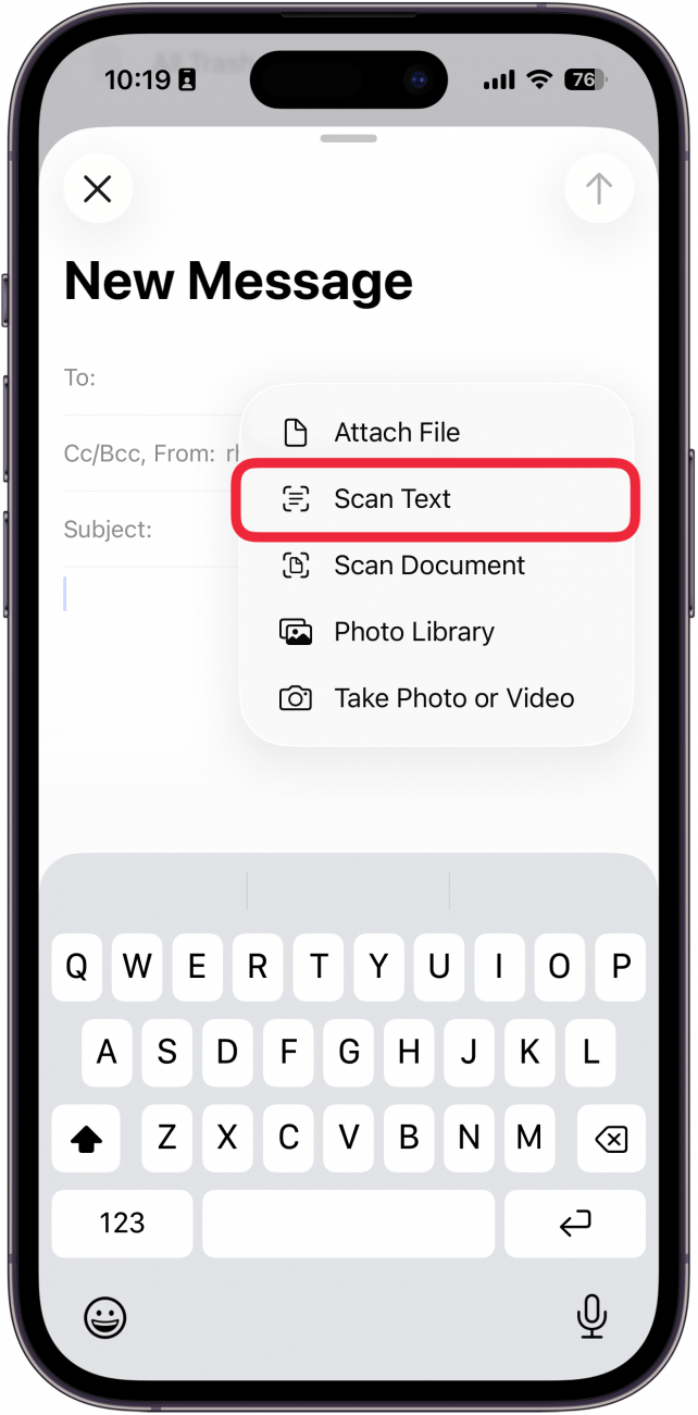 une capture d'écran du nouvel écran de courrier électronique sur iPhone avec un cadre rouge autour du texte numérisé